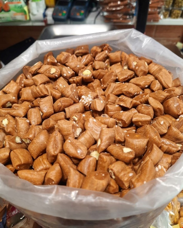 چیکو (شکلات لبنی)شهمیرزاد سمنان با مغز پسته